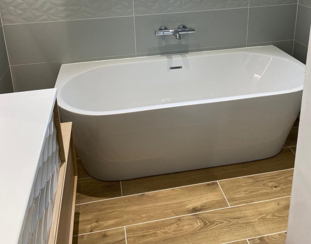 Réalisation de baignoires Conception et installation de baignoires sur mesure pour un confort optimal et un aménagement personnalisé de votre salle de bain.